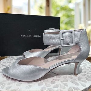 Pelle Moda BERLIN Wide Buckle Leather Kid Suede Sandal Heel Size 10 M